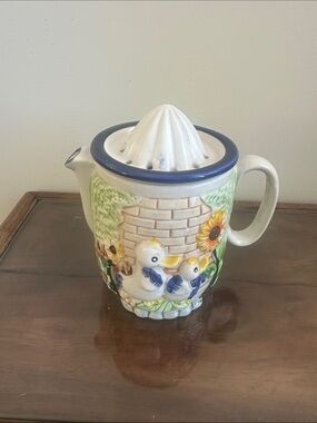 Vintage Shawnee Pottery 2-pc Ceramic Citris Juice Pitcher - Duck & Sunflower